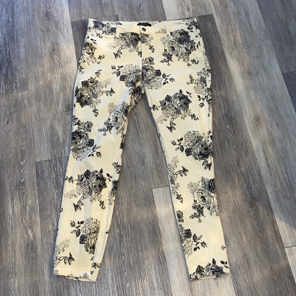 Unique floral jeans women’s size 31 - Picture 2 of 3